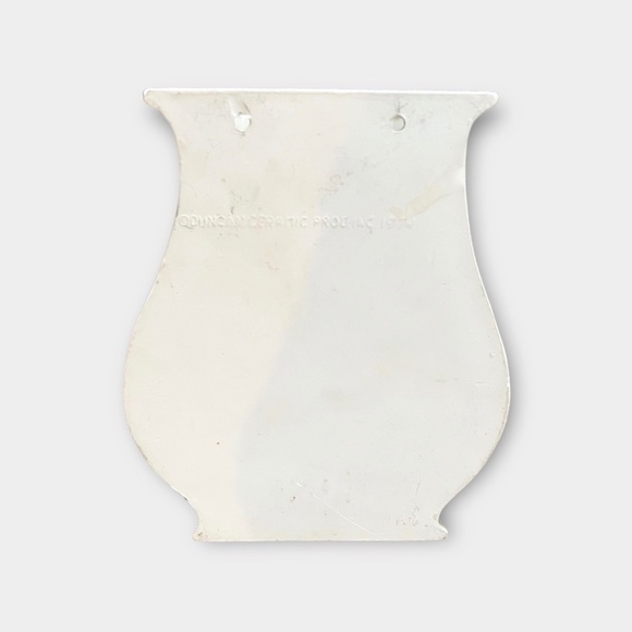 Vintage Wall Pocket Planter with Green Clover by Duncan Ceramics - Picture 4 of 6